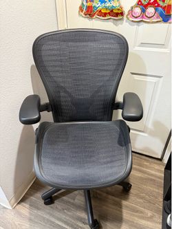Herman Miller Aeron ( SIZE C ) FULLY LOADED !!