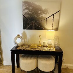 wood console table/ Art Canvas/ Table Lamp