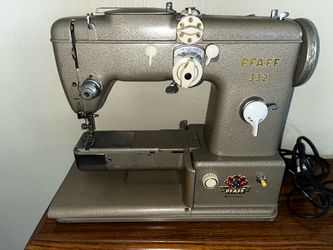 Pfaff 332 Vintage Sewing Machine (Late 1950s)