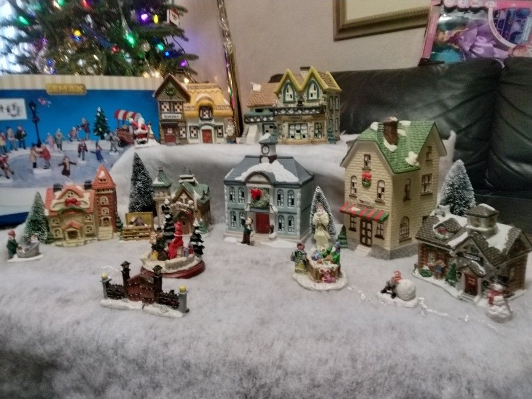 23pc. Christmas Village Lot
