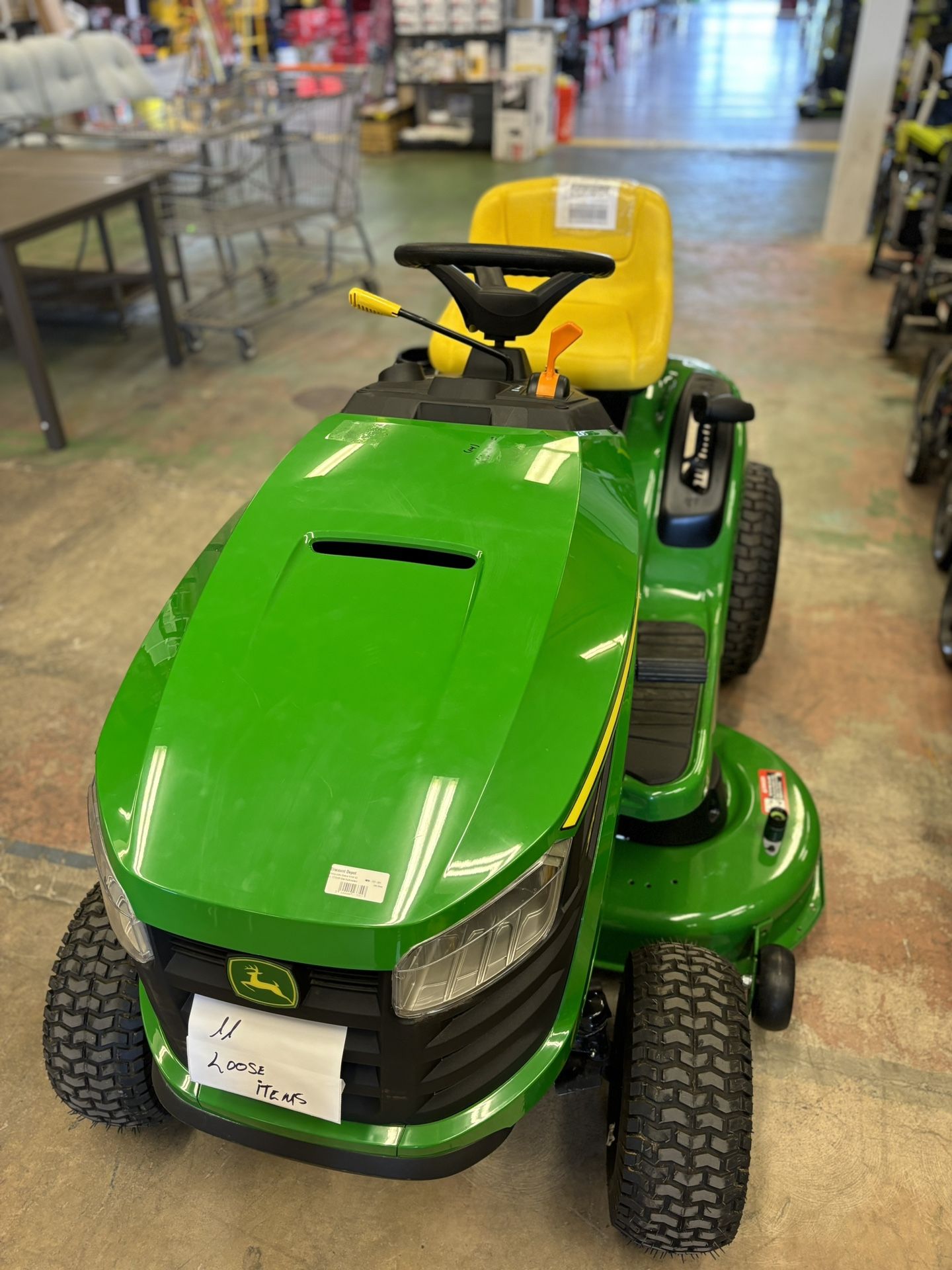 (New) John Deere S100 42 in. 17.5 HP Gas Hydrostatic Riding Lawn Tractor Type Single