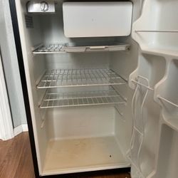 MINI REFRIGERATOR 