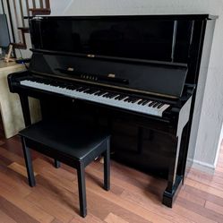 Yamaha YUS1 black upright console piano, made in Japan, well maintained