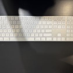 Apple Magic Keyboard with Numeric Keypad: Wireless, Bluetooth, Rechargeable. Works with Mac, iPad, or iPhone; US English - White