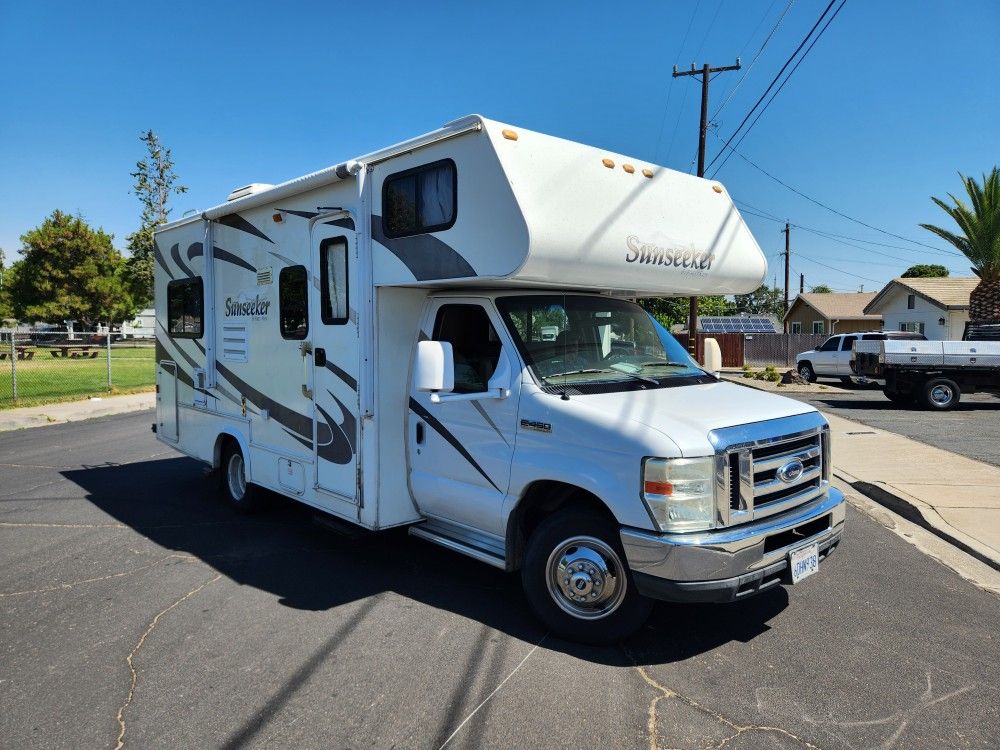 2009 Forest River Sunseeker 2300