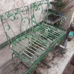 Very Vintage Antique  Wrought iron Coffe Table And Chairs