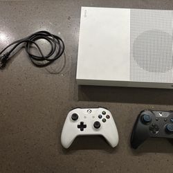 Xbox One S 1 TB Bundle
