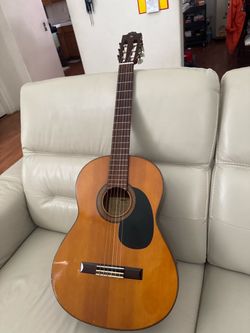 Classic guitar . Yamaha-G231