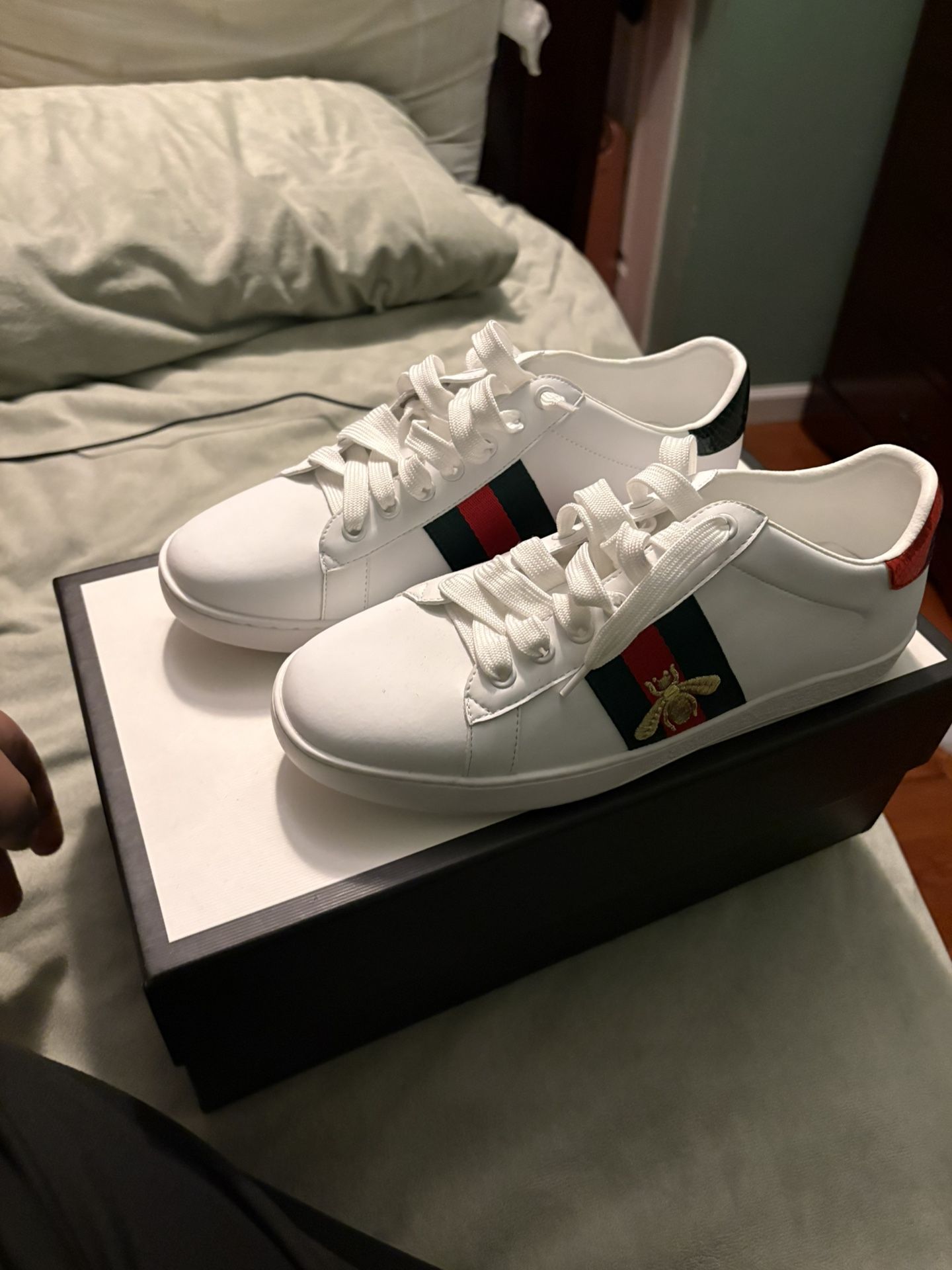 Gucci Men's Ace Embroidered 'Bee'