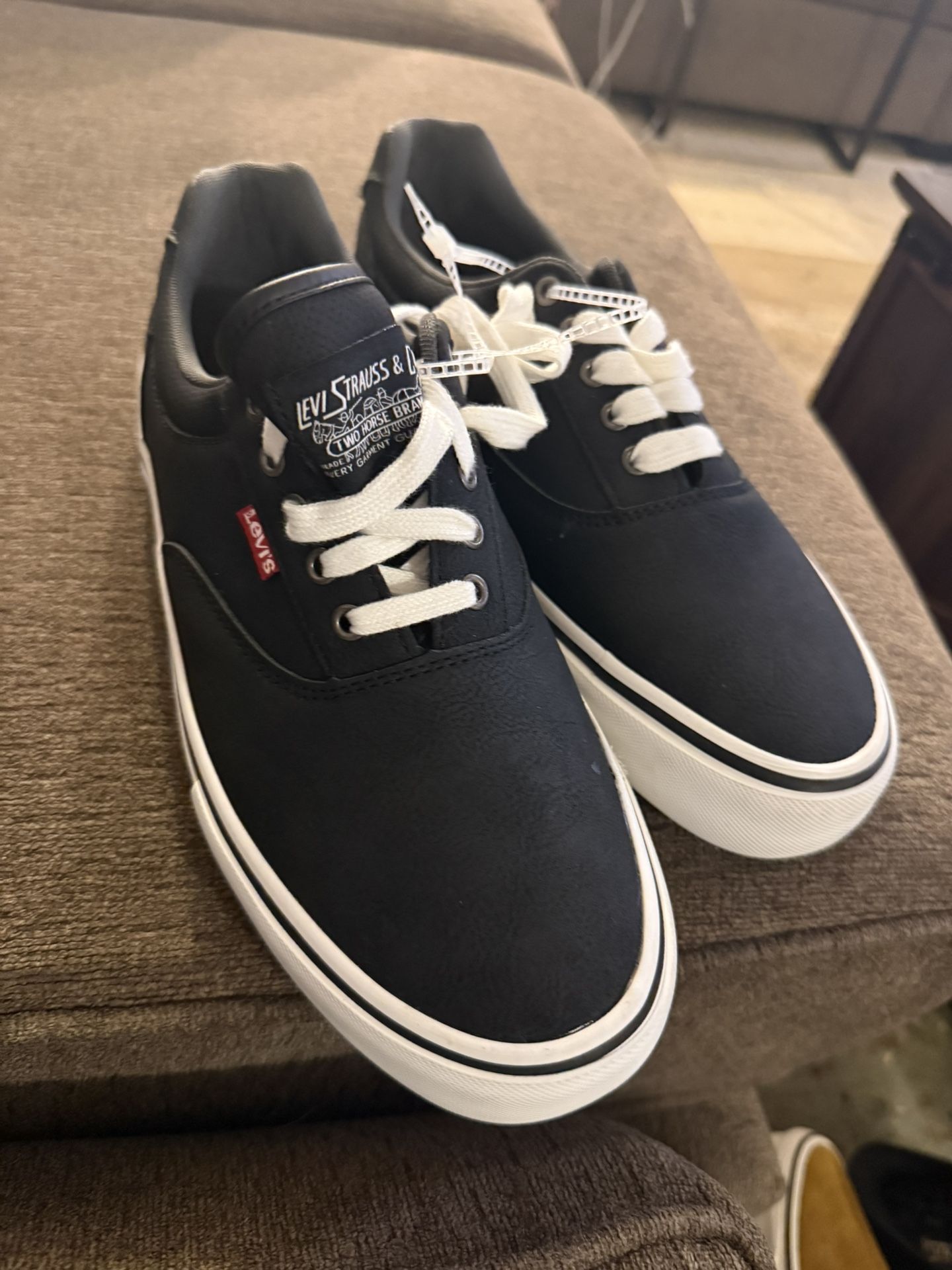 Levi’s Shose New Size 9/5 For Men’s