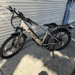 AIPAS C2 EXPRESS 1100W-28MPH-RANGE 68MILES (PASS) CAP. 400LBS-5’2”-6’7” RIDER HEIGH. TIRES 26”.DUAL DISK BRAKES. FRONT SUSPENSION. -CARGO