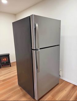 Stainless Steel Top-Freezer Refrigerator