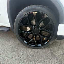 24x10 6x139 Snowflake Wheels And Tires 305/35/24