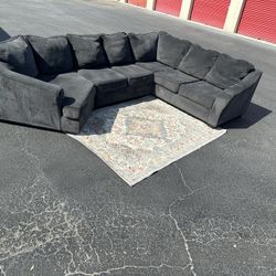 Comfy Nice Smokey Gray Sectional Couch 🔥🔥🔥