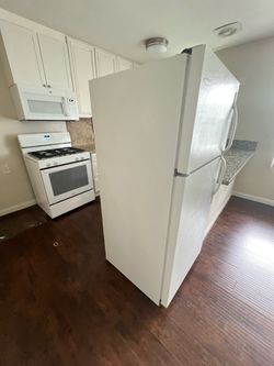 Frigidaire 16.6 cu refrigerator