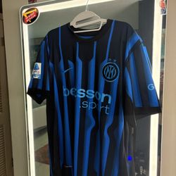 Inter Milan 2024/25 Home Kit – Thuram #9 – Large – Serie A Patch