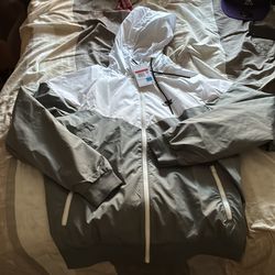 Nike windbreaker brand new size large