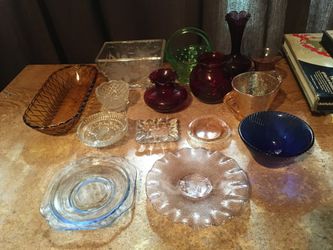 A lot of 15 decorative colored glass bowls vases plates Indiana glass oval galerie hobnail