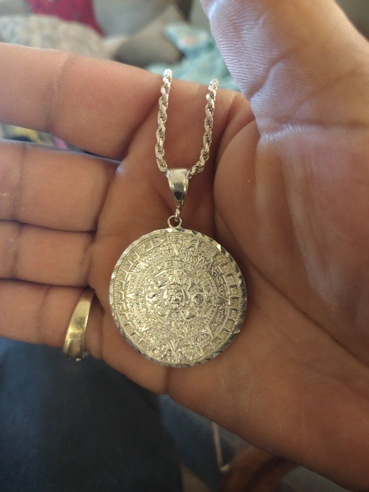925 Sterling Silver Mayan Aztec Calender Pendant And 24 In Rope Chain