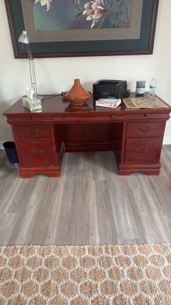 Large mahogany Desk
