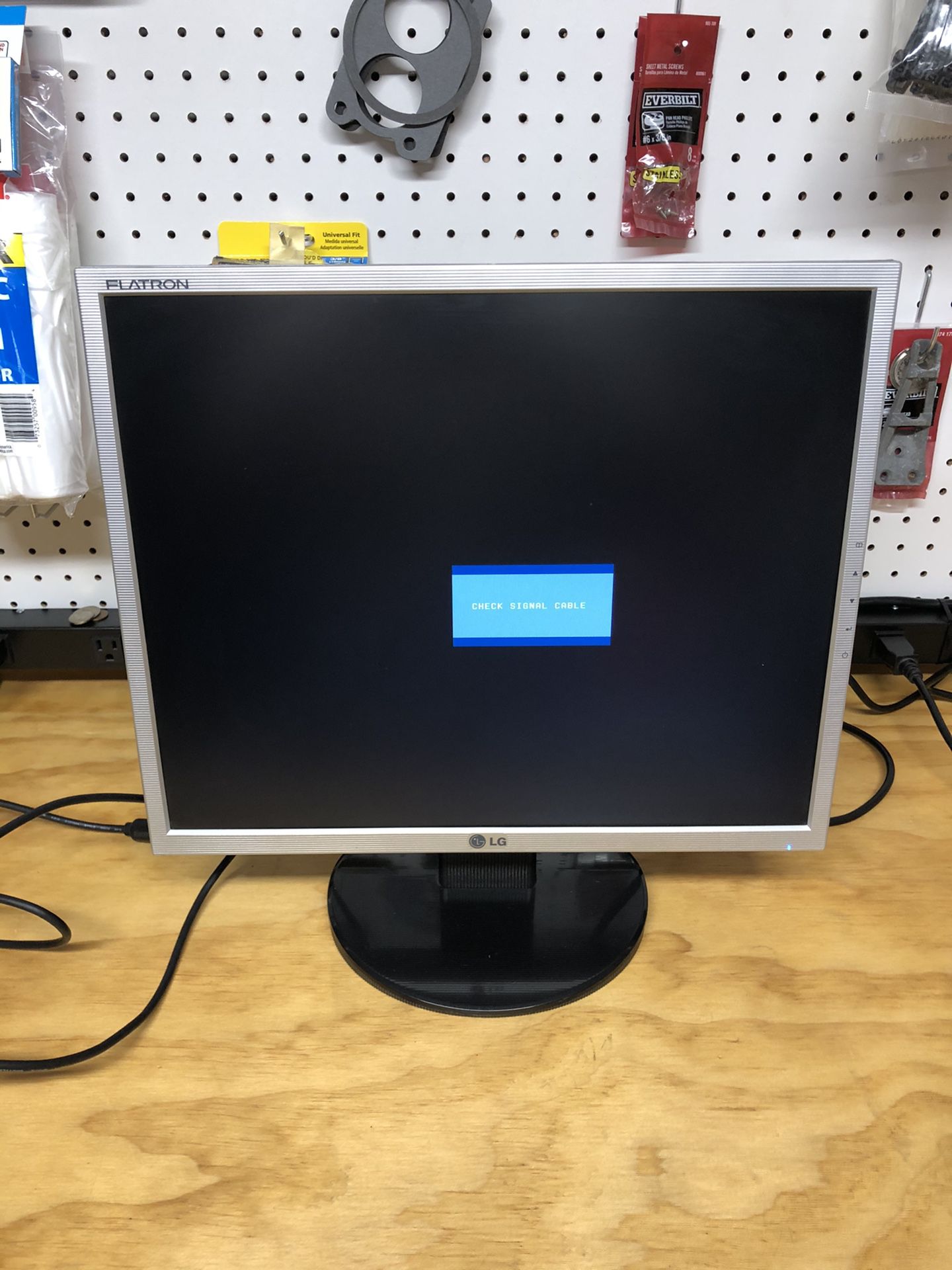 LG Flatron 19” Computer Monitor Screen