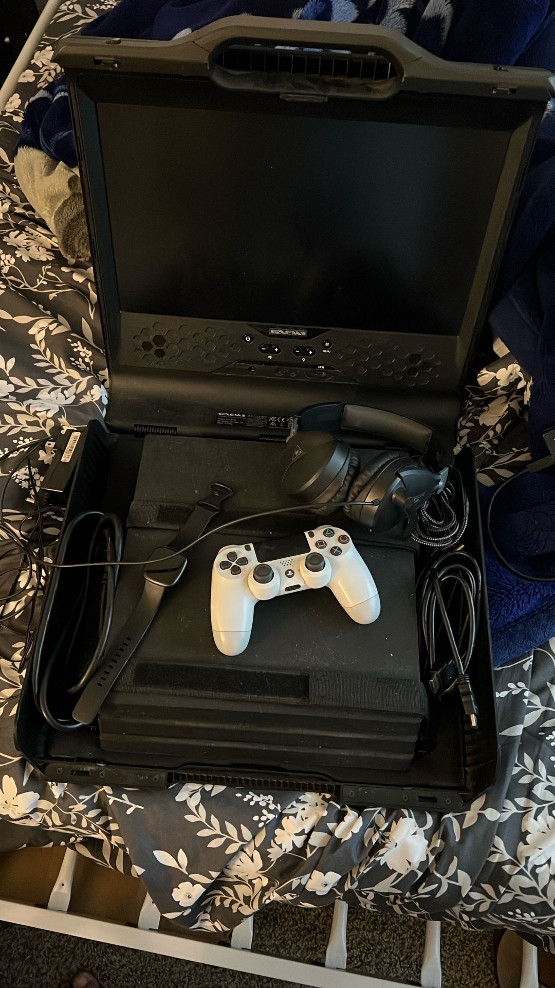 PS4 / Gaems Portable / Fitbit / TurtleBeaches