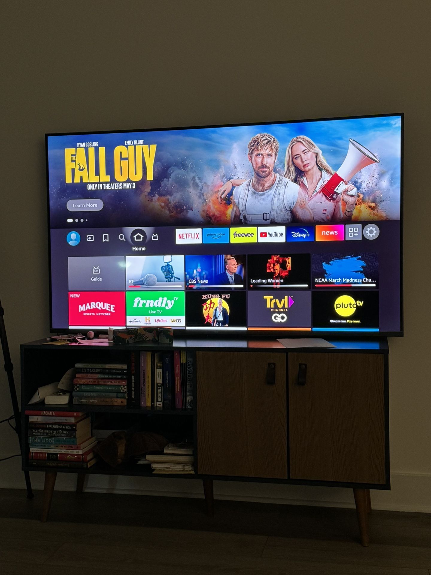 Television - Amazon Fire TV 65" Omni QLED