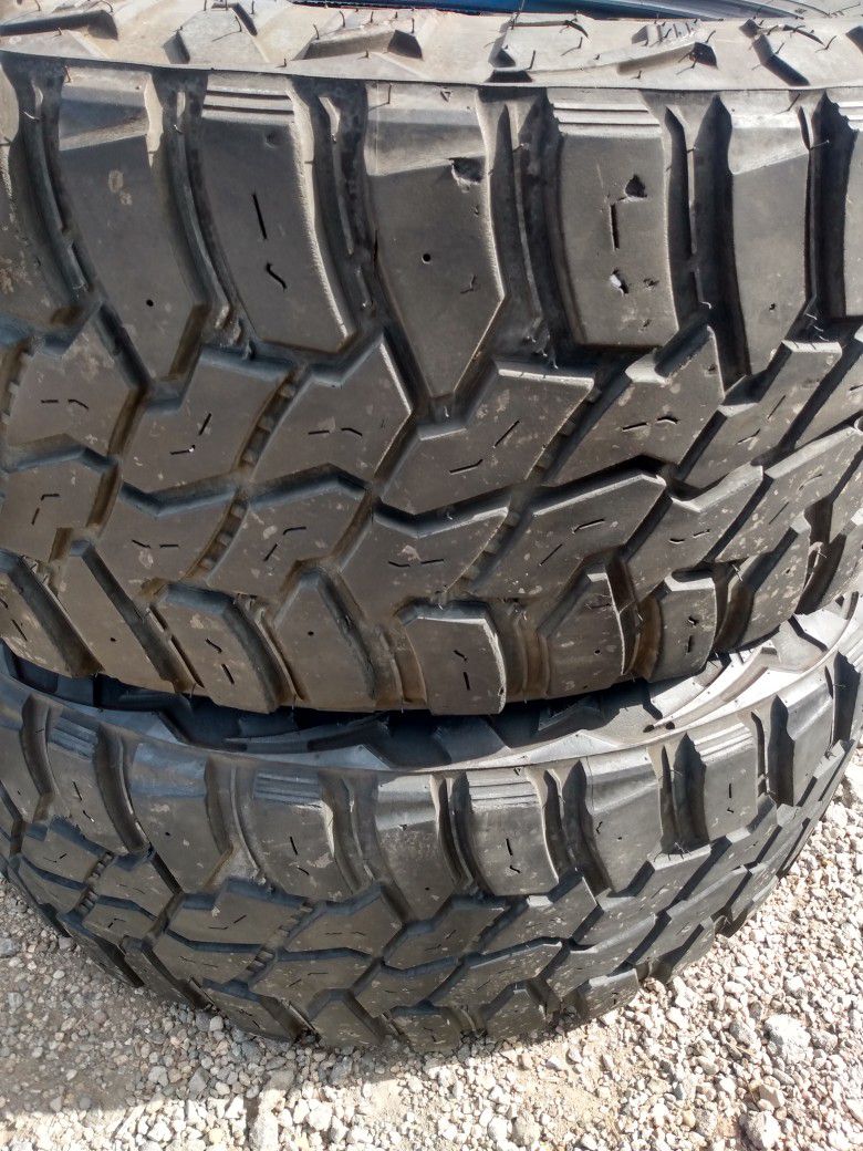 35x12.50x20 Mud Tires