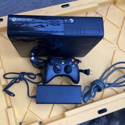 Xbox 360 E 4 Gb