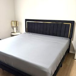 KING BED (Black Velvet / Gold Detail)