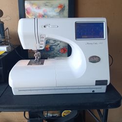 Janome Memory Craft 9000 Computerized Sewing Machine  And Acessories. Missing Pedal 