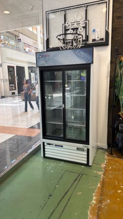 Everest refrigeration refrigerator basically brand new