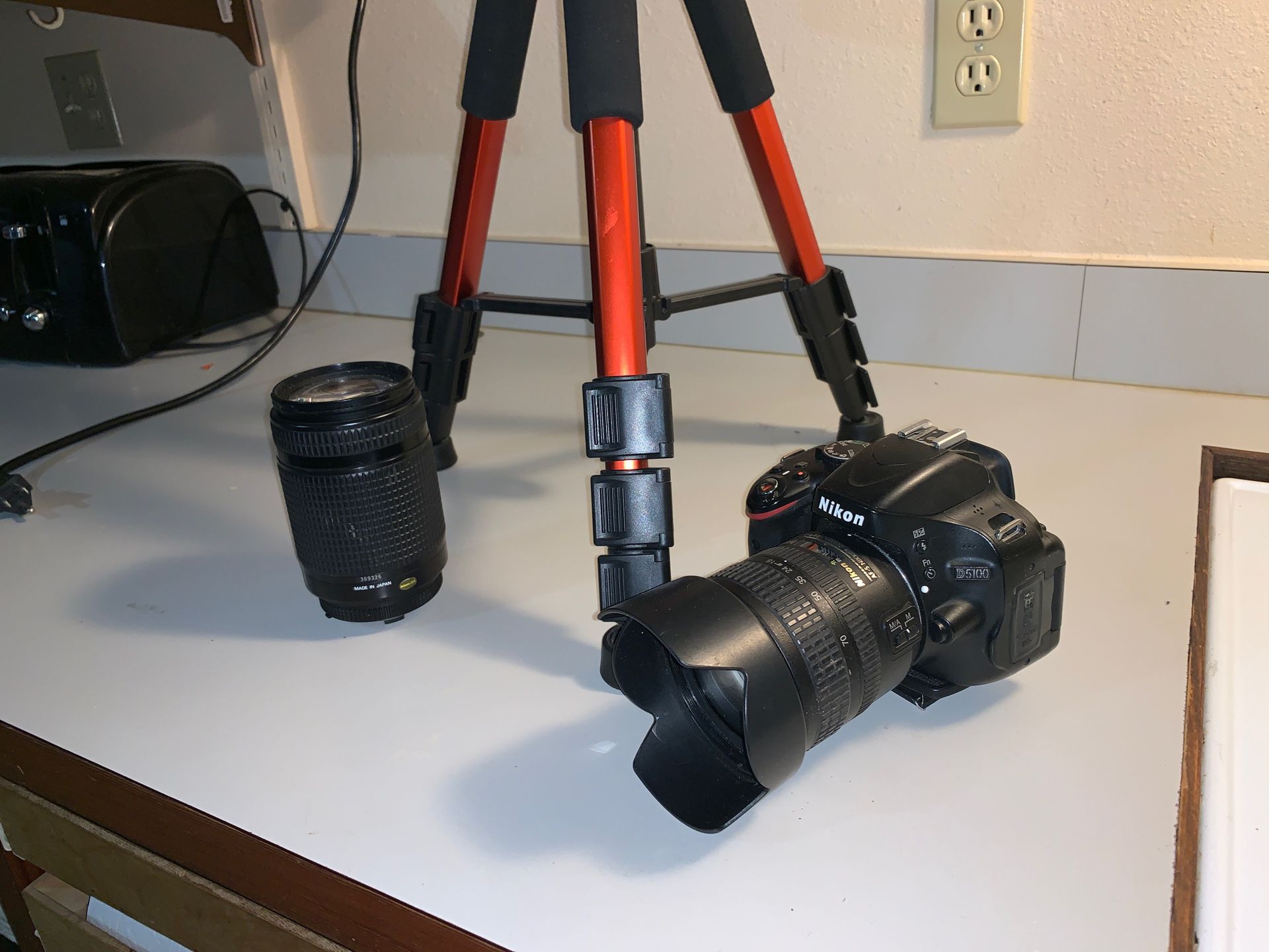 Nikon D5100 35mm and 300mm lenses with tripod.