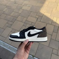 Jordan 1 Low Mocha Size 4.5y