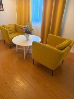 2 armchairs and a coffee table