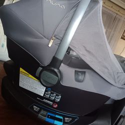 Nuna Baby Carrier Car Seat With Base + Acessories