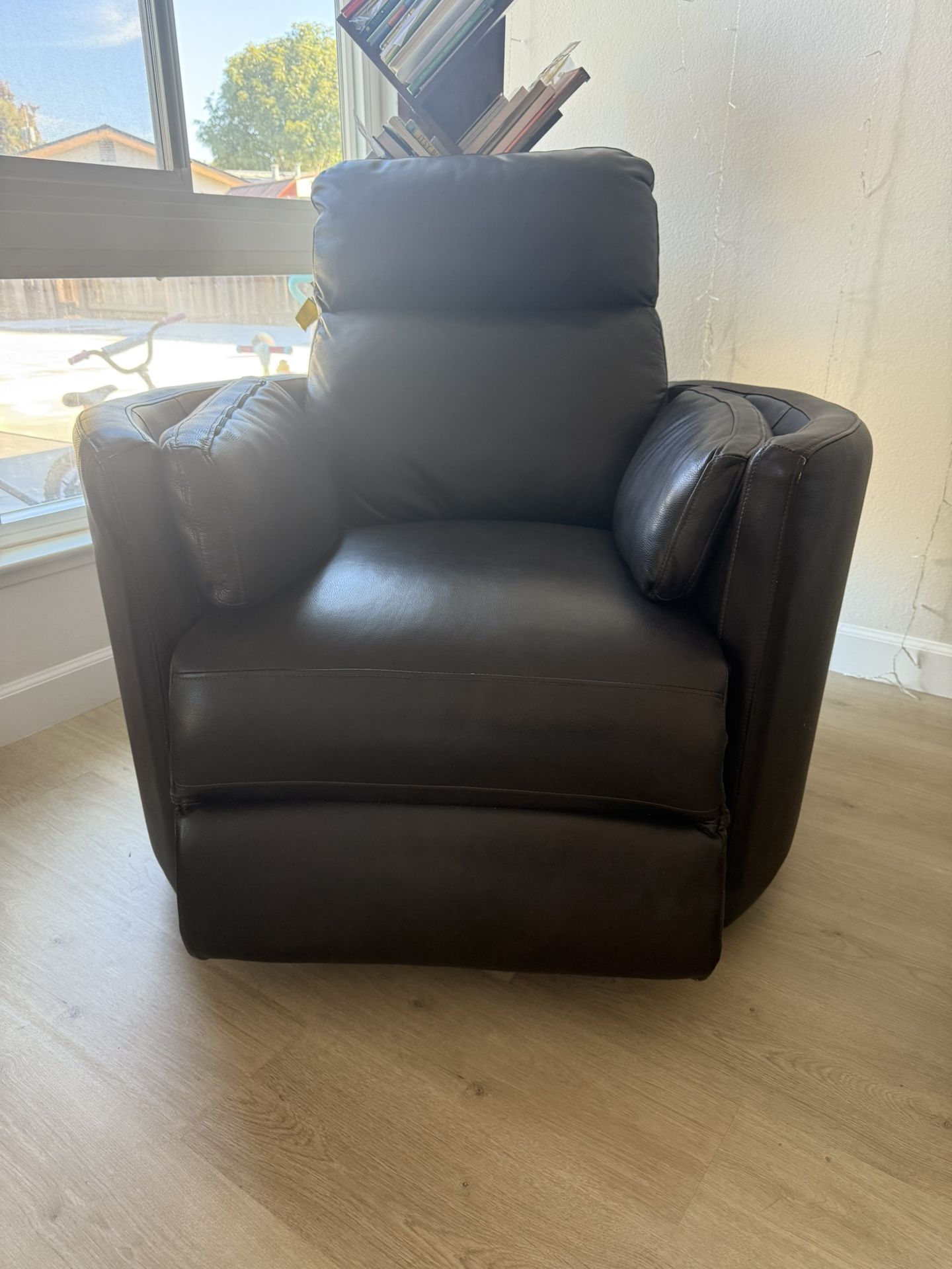 Reclining Swivel Chair
