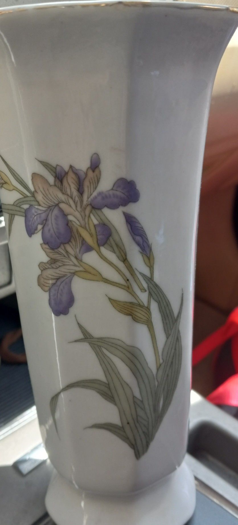 1970ties Vintage Iris Flower Vase... Perfect Contition. Really Pretty!