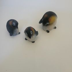 Brand New Set Of 3 Minature Penguins 