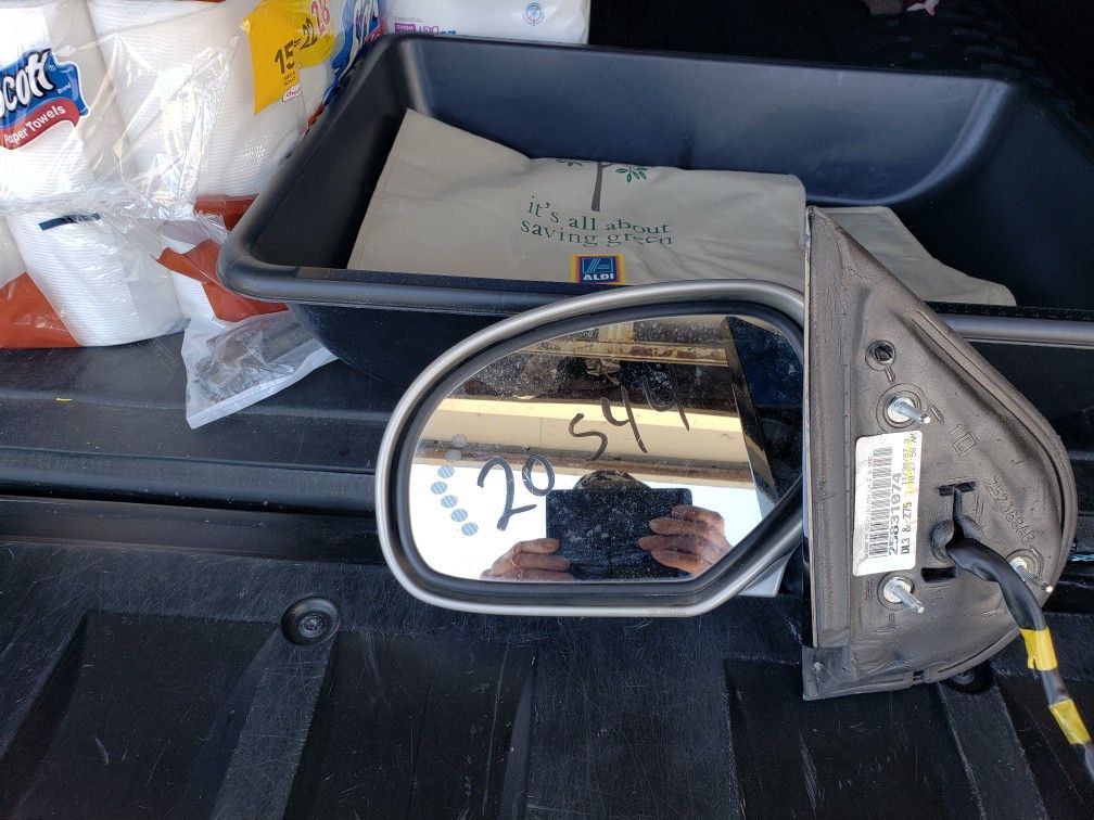 07-13 Cadillac escalades left hand mirror (driver side)OEM