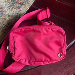 Lululemon Everywhere Belt Bag 1L Red Crossbody Waist Fanny Pack Women's Unisex