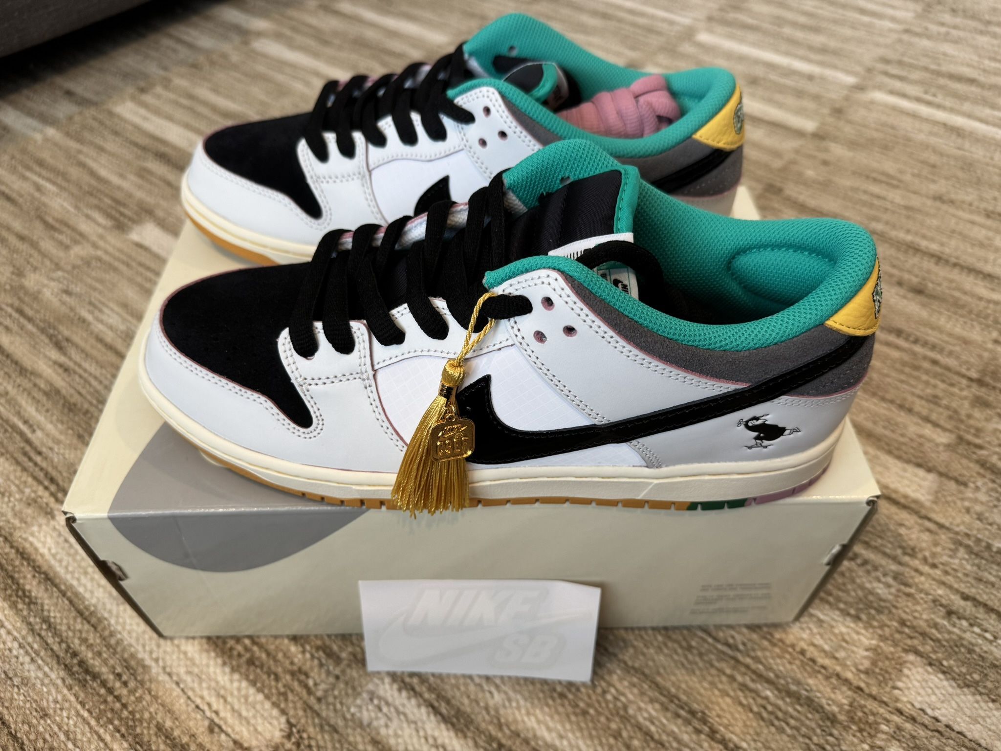 Nike SB Dunk Low CSEF "White Clear Emerald"