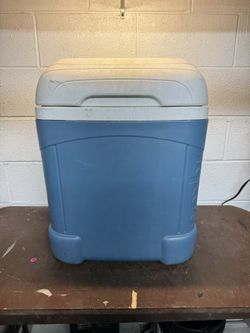 Igloo Ice Cube Roller Cooler