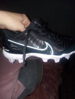 Brand new Nike Diamond softball cleats
