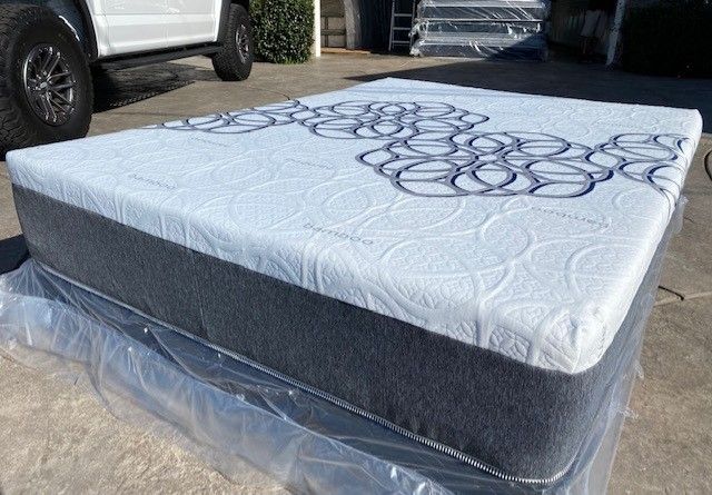 Queen Bamboo Cool Gel Memory Foam!!