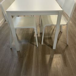 IKEA Dining Table With 4 Chairs 