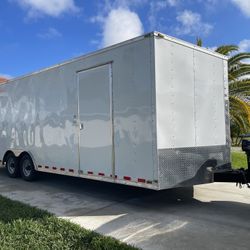CARGO KING ENCLOSED TRAILER