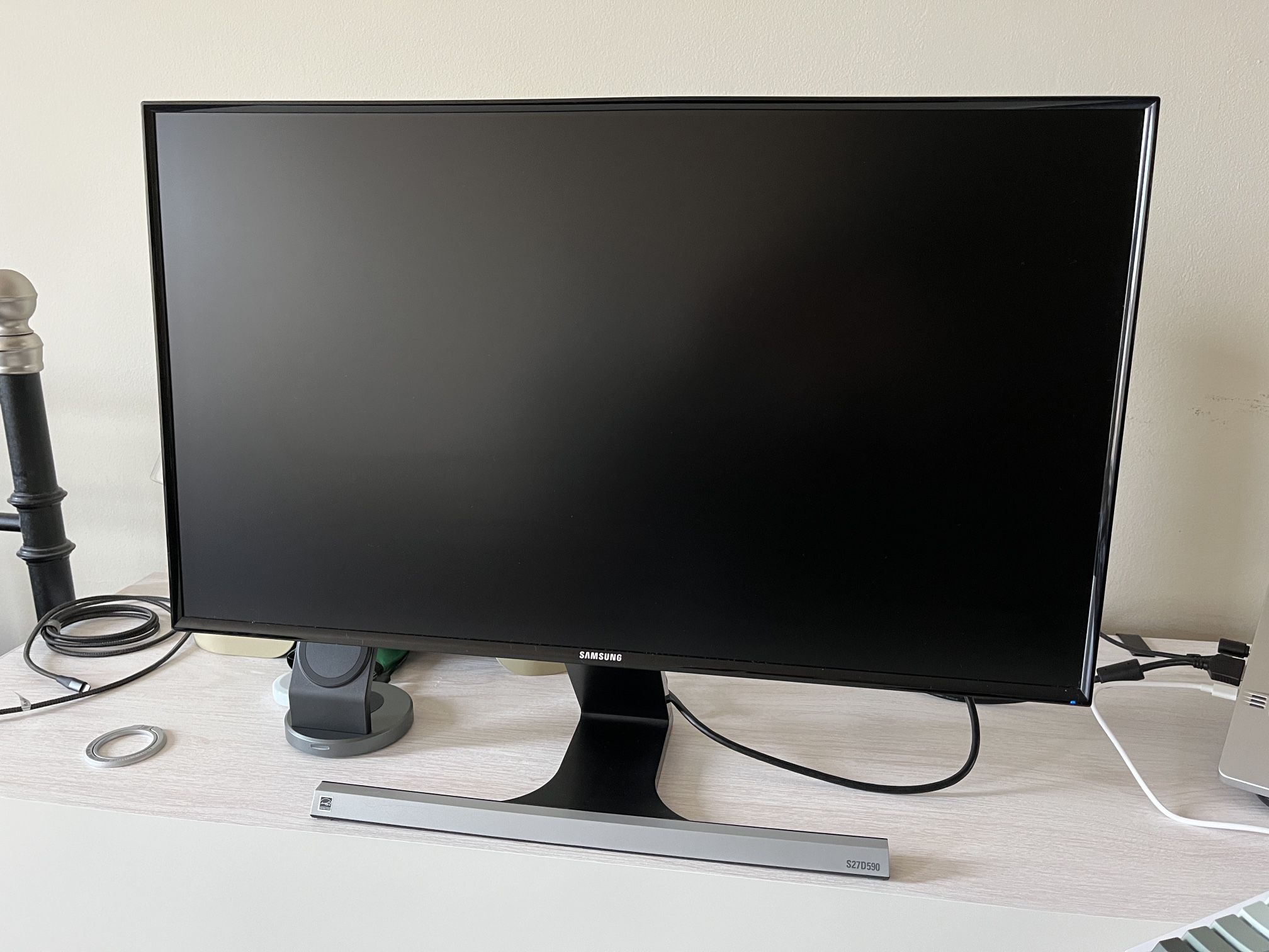 Samsung 27” LED Monitor