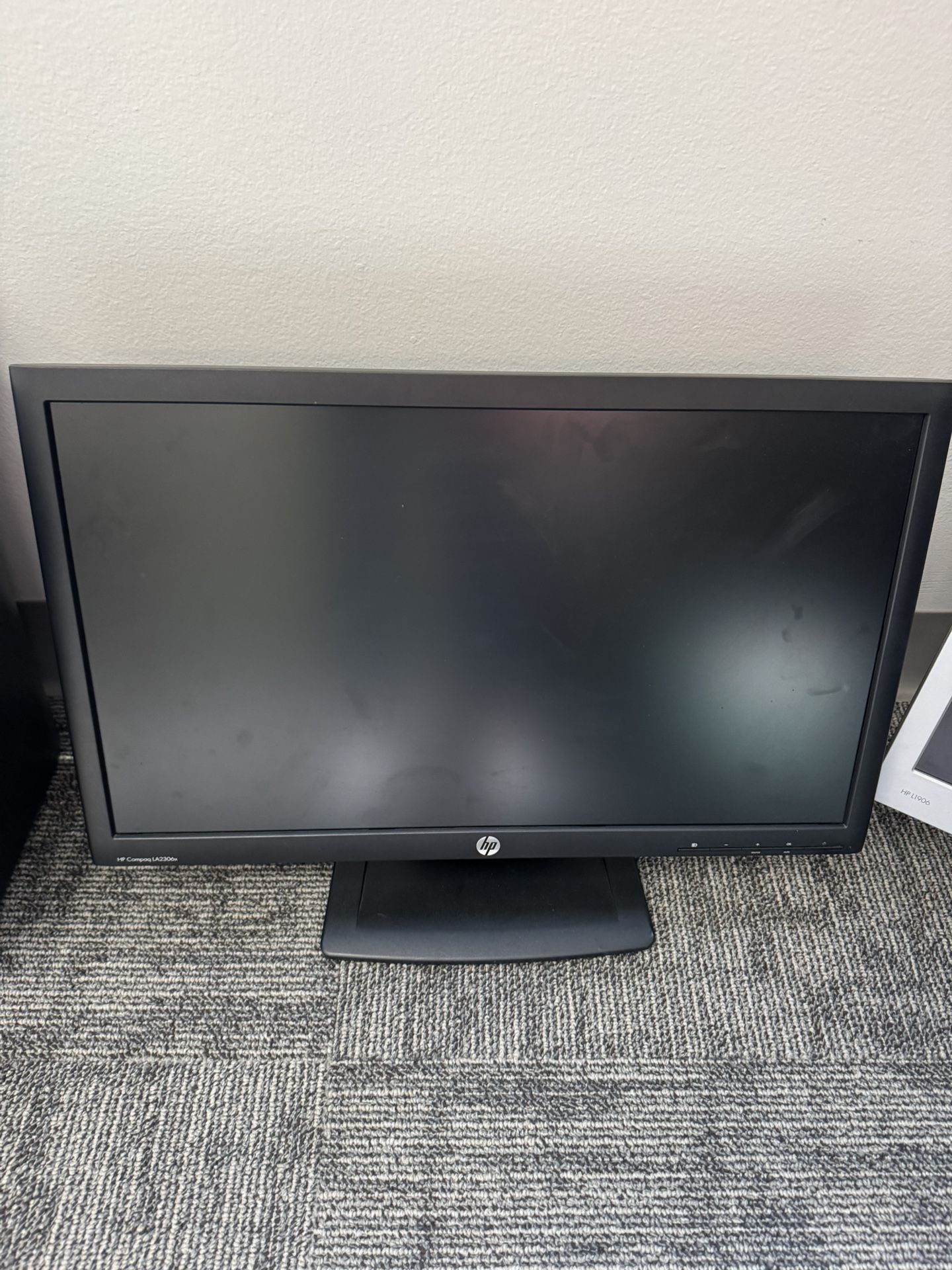 HP L1906 19.0-inch 1280 x 1024 75Hz TFT Active Matrix Anti-glare Flat Panel LCD Display