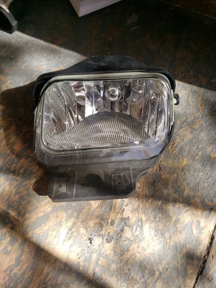  Fog Light GM507-B100L Driver Side Fog Lamp Assy Fits Chevrolet Silverado 1500 ;